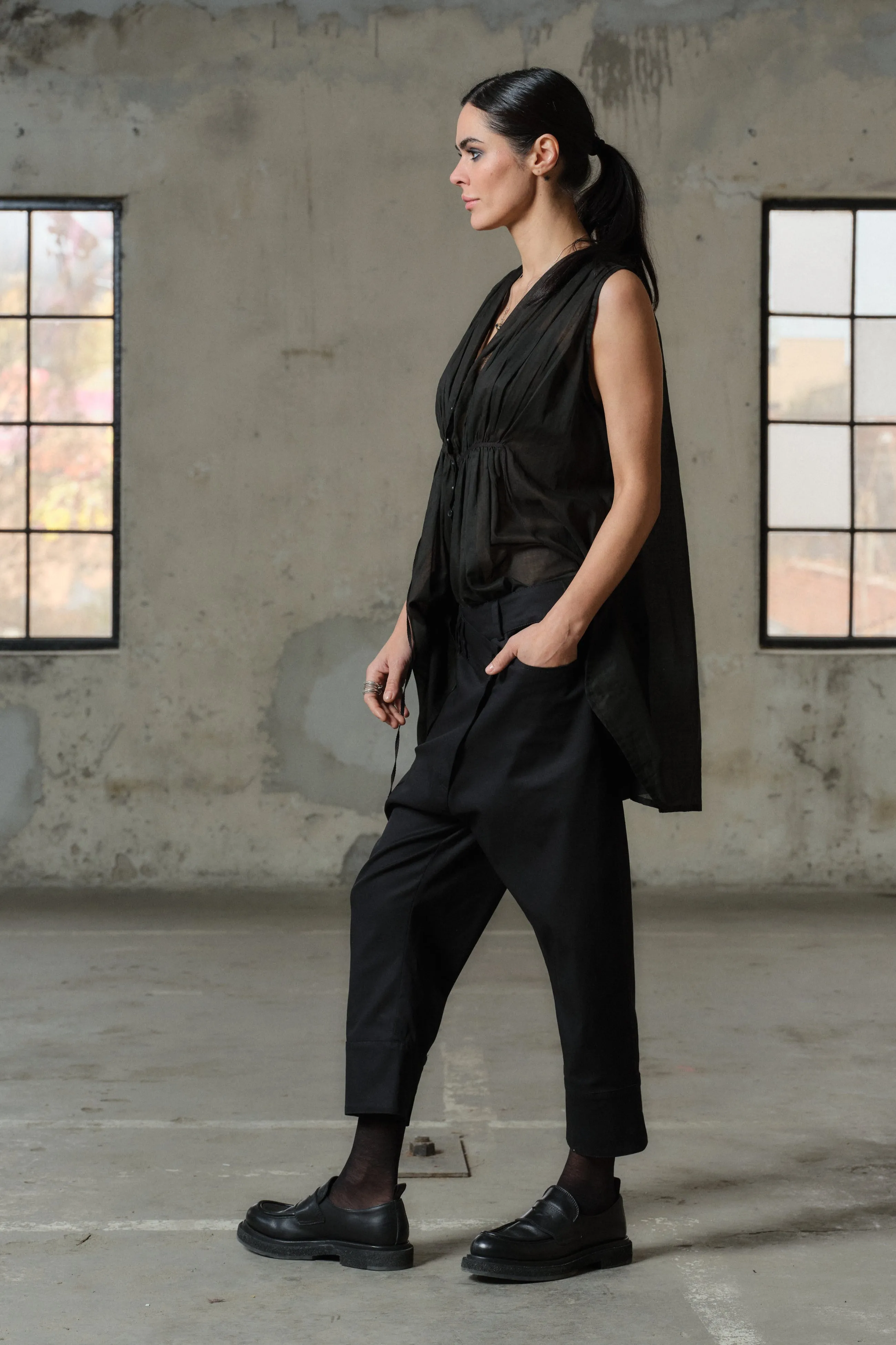 Black cotton cropped pants