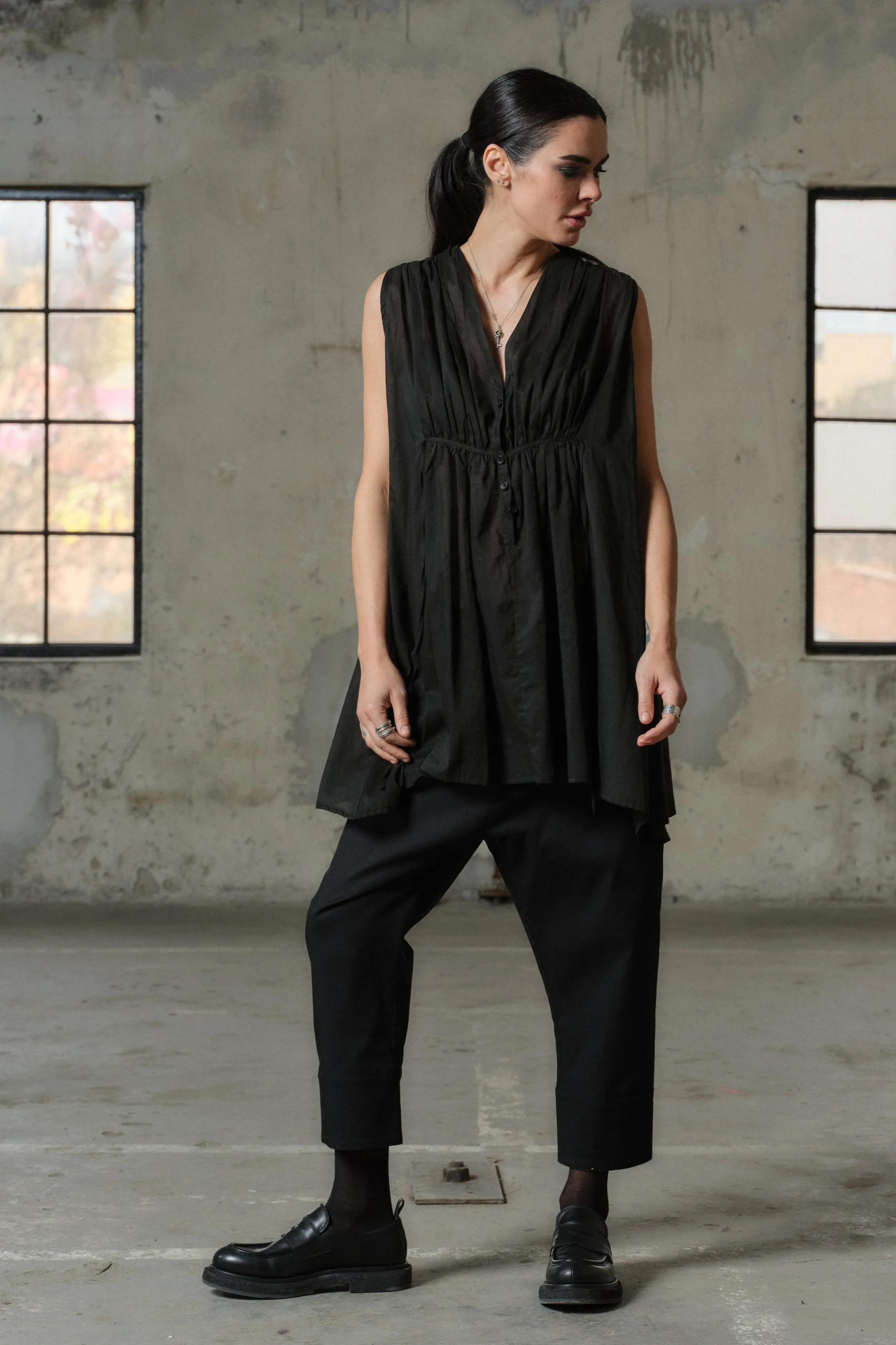 Black cotton cropped pants