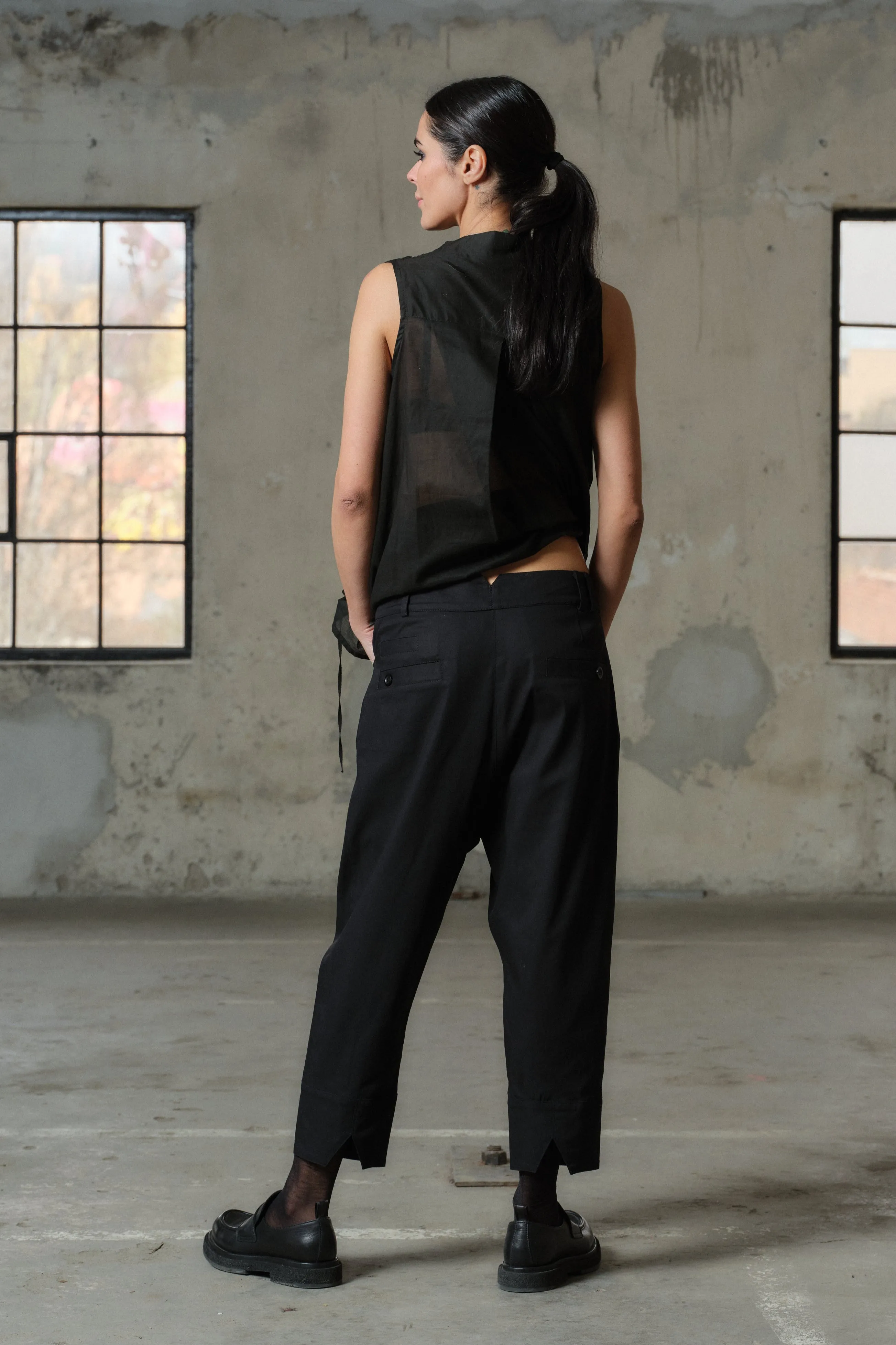 Black cotton cropped pants