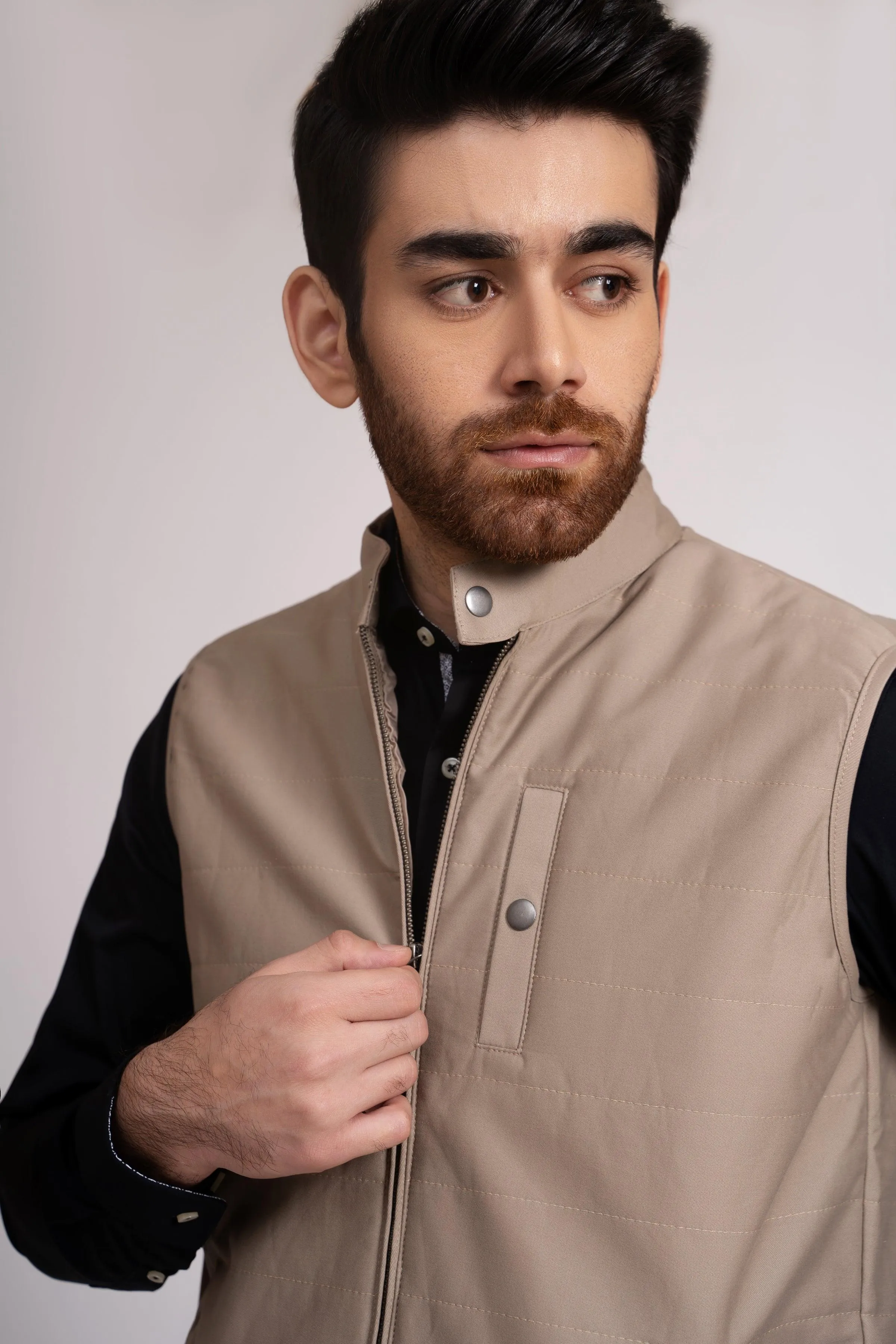 JACKET QUILTED SLEEVE LESS LIGHT KHAKI