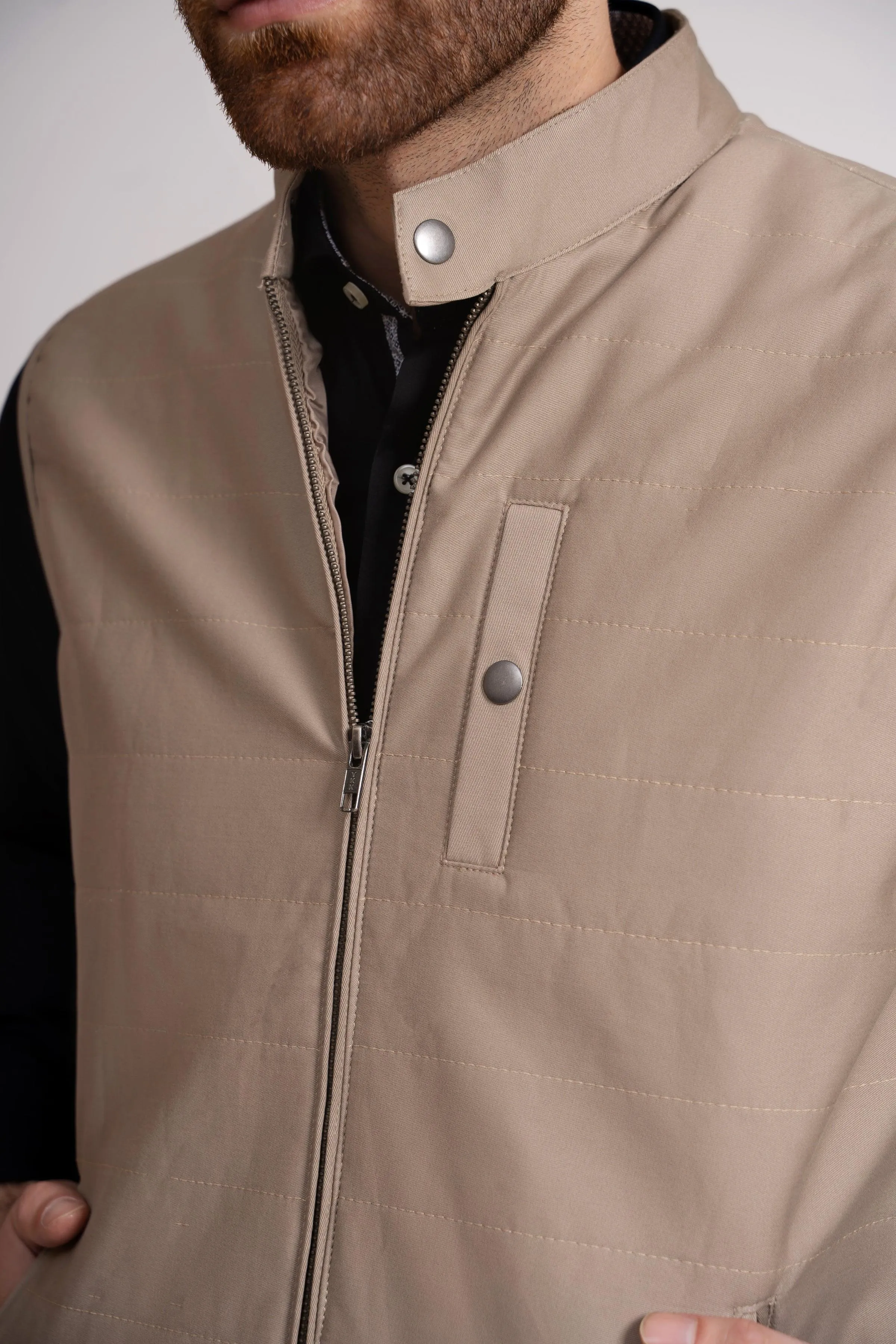 JACKET QUILTED SLEEVE LESS LIGHT KHAKI