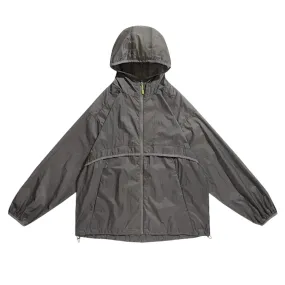 Light weight baggy windbreaker with back flange