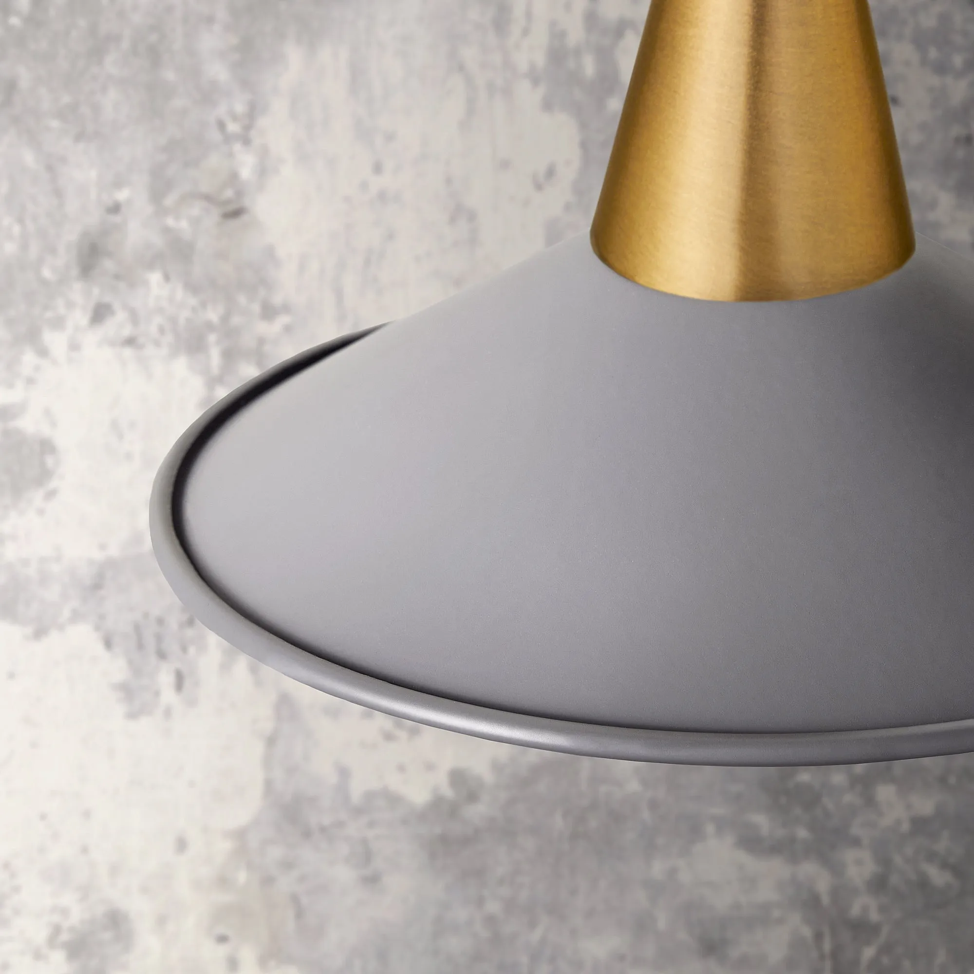 Smallest Cookie shade in poppy seed with stone interior